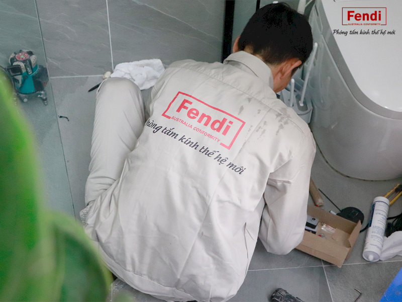 Phòng tắm kính cần một khoảng không gian nhất định để đóng mở cửa mà không vướng các thiết bị vệ sinh như bồn cầu, lavabo,v.v