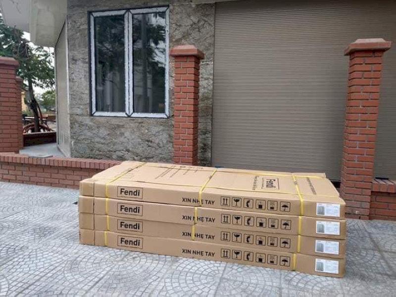 Phòng tắm kính thế hệ mới Fendi áp dụng tiêu chuẩn đóng gói đồng bộ Onebox nhằm đảm bảo đầy đủ linh kiện chính hãng, dễ dàng kiểm tra và lắp đặt