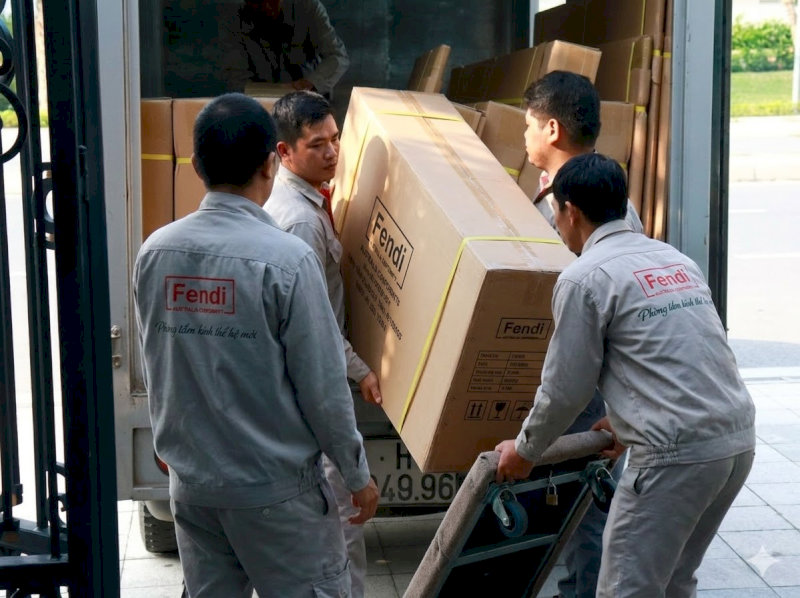Fendi sẽ giao tận tay khách hàng bộ phụ kiện đã được đóng gói One-Box trước khi tiến hành lắp đặt