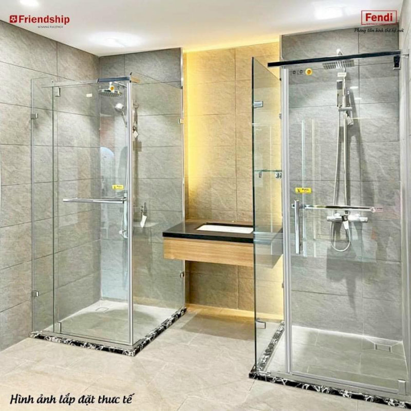 Hình ảnh lắp đặt thực tế cabin tắm đứng Fendi Diamond Luxury góc vuông màu Mirror Chrome
